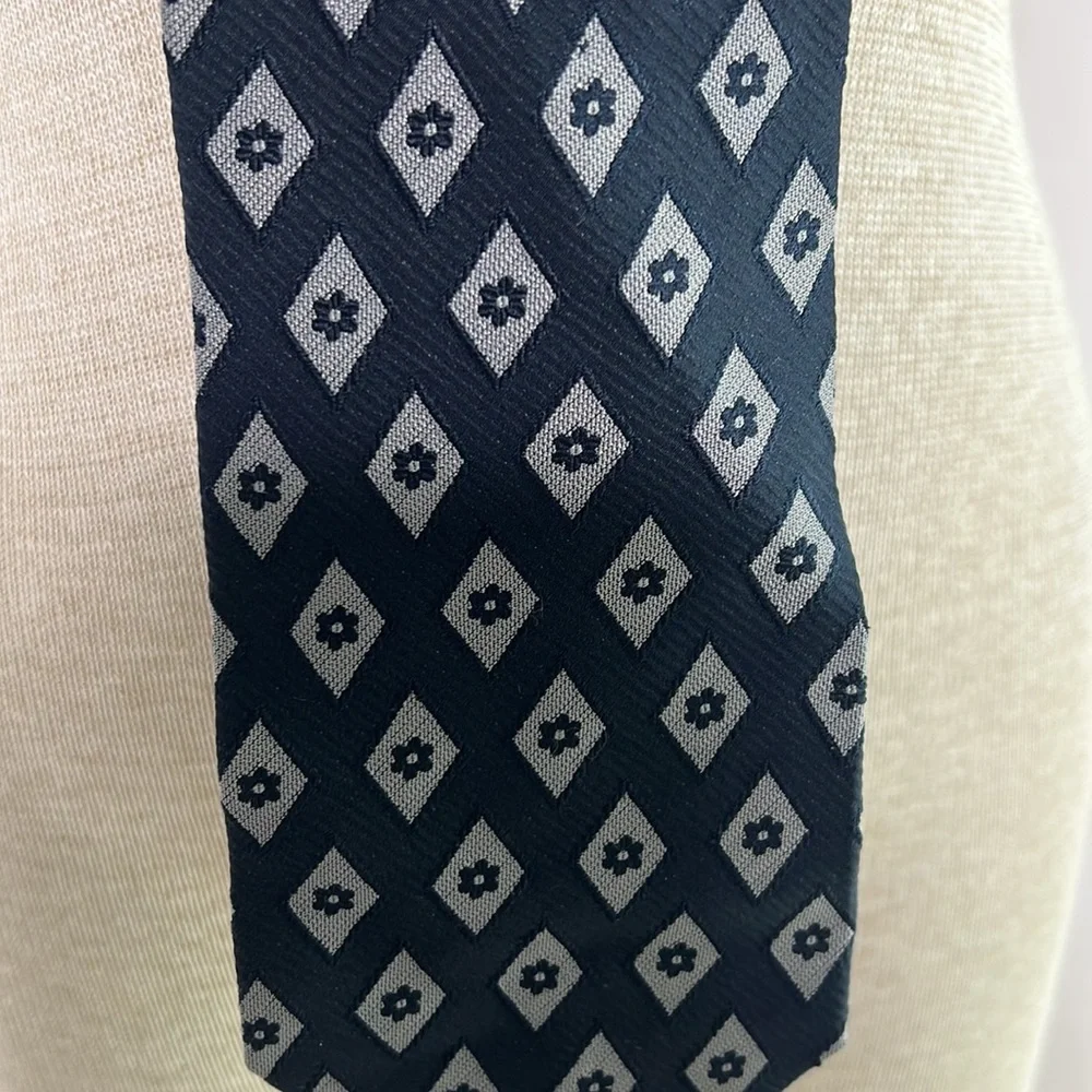 🔹 Giorgio Armani Silk Blend Tie